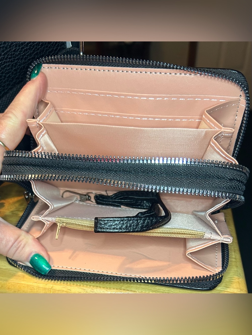 William Boston Black Leather Women's Tote, Purse and Wallet Set (includes dust) - Picture 5 of 5